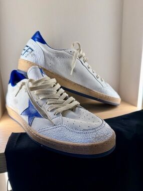 Golden Goose Men's White Leather Low-Top Sneakers with Blue Star